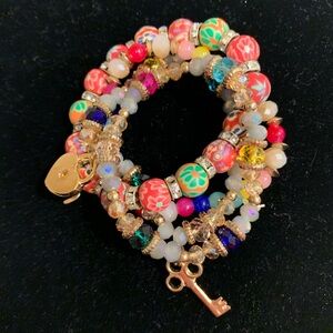 Source Unknown Multicolor Beaded Bracelet with Gold Key Charm